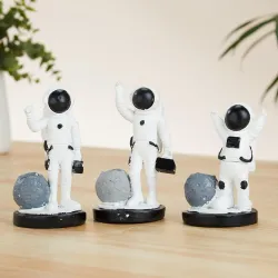 amazon basics 3 pcs Astronaut Statues