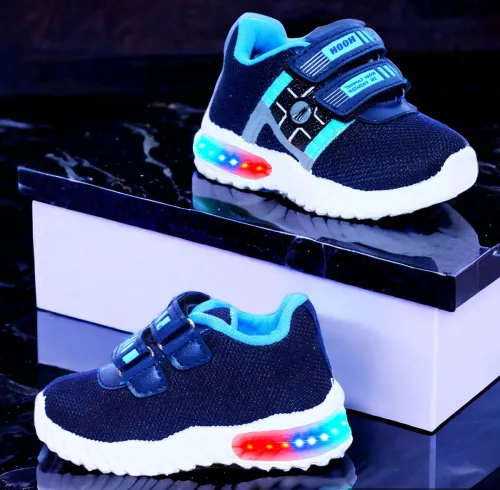 Image of BOOMER CUBS velcro walking shoes.