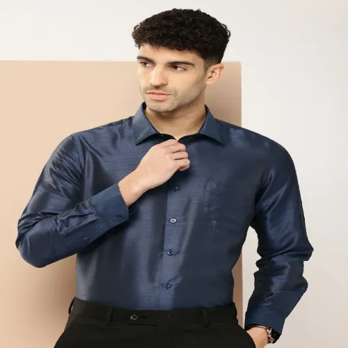Image of INVICTUS Spread Collar Opaque Formal Shirt