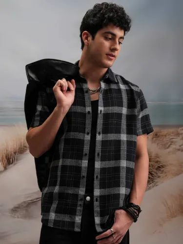 Image of LOCOMOTIVE Men Relaxed Fit Fit Checkered Cut Away Collar Casual Shirt