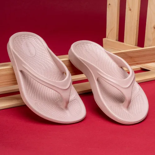 Image of Red Tape Women Textured Thong Flip-Flops