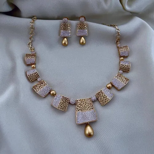 Image of RUJVE JEWELLERY Gold Jewel Set (Pack of 1)