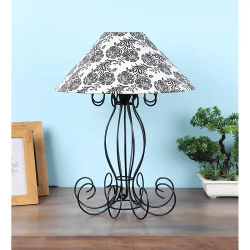 Image of tu casa Table Lamps Black Metal Base