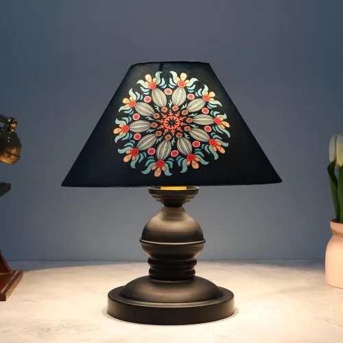 Image of tu casa Urban Radiance Black Metal Table Lamp for Home Decoration