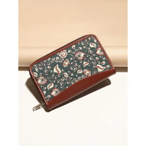 Image of ZOUK Women's Handcrafted Classic Chain Wallet
