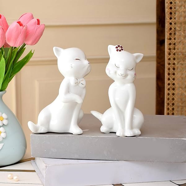 Image of Amazon Basics Exceptional Precision Cat Love Couple Figurine for Home Décor