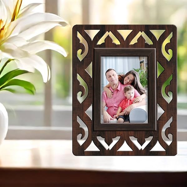 Image of Amazon Brand - Solimo Decoralicious Table Top Photo Frame 