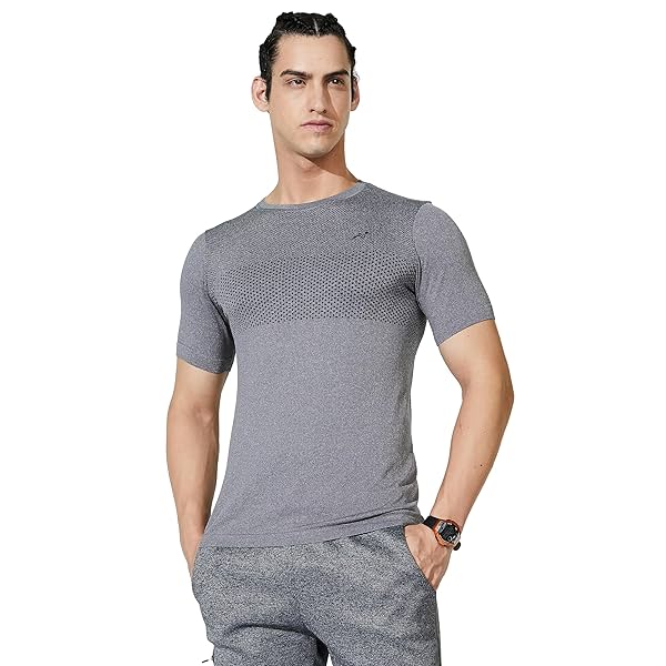 Image of Amazon Brand - Symactive Men's Solid Regular Fit Seamless Sports T-Shirt