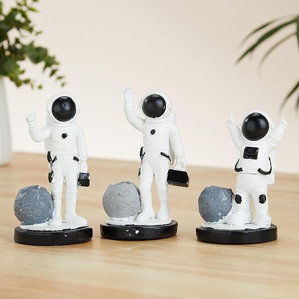 Image of Astronaut Statues (3 pcs)