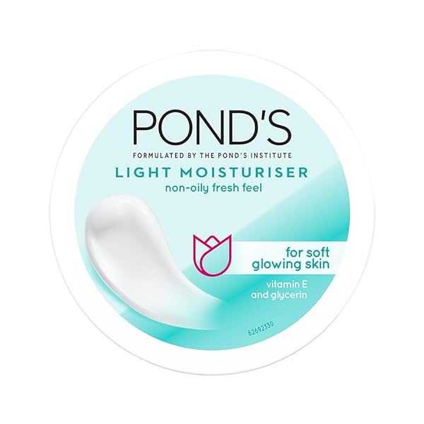 Image of POND'S Light Moisturiser Non-Oily Fresh Feel With Vitamin E + Glycerine 300Ml